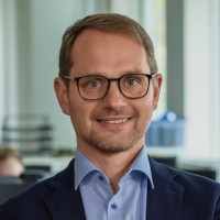 Dr. Nils Betzler