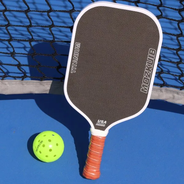 custom pickleball paddles and balls supplied by Mozkuib