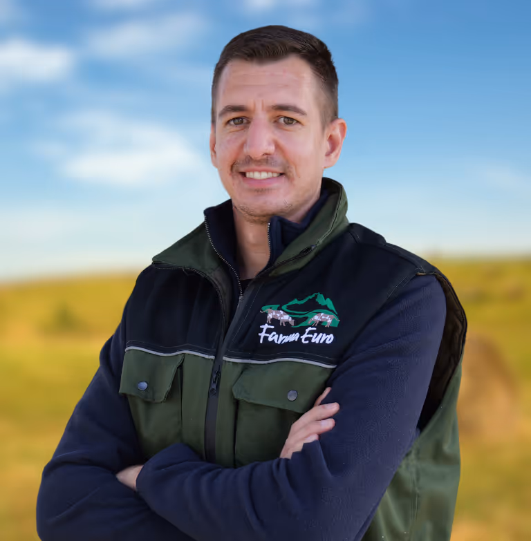 Image of a farm employee. The link takes you to the employee's special page.