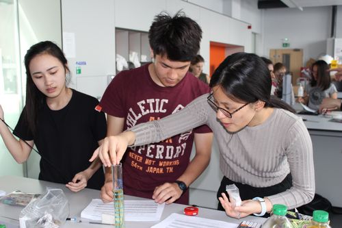 2 Students working on a STEM classroom project
