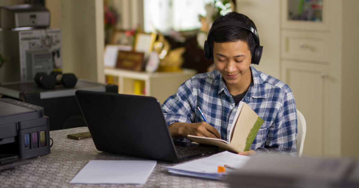 Young Industrial Cadets discussing their Silver Residential Isight into University course