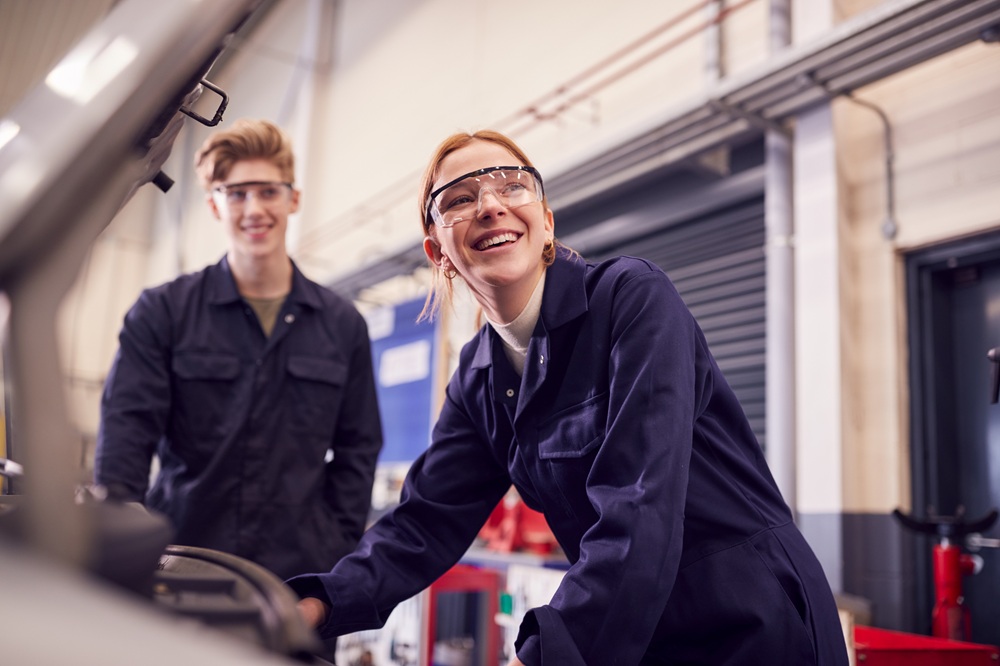 EDT delivers programmes & tailored activities for companies supporting young people