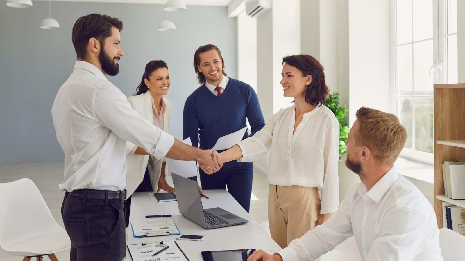 Why Fintech Startups Are Turning to Fractional CAMLO Leadership