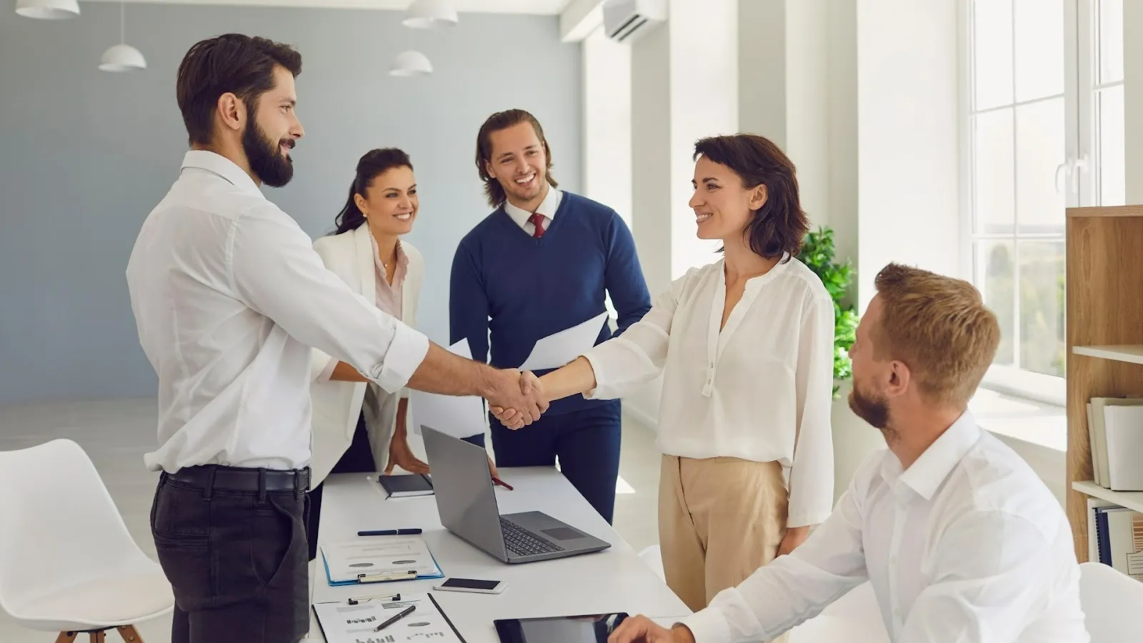 Why Fintech Startups Are Turning to Fractional CAMLO Leadership