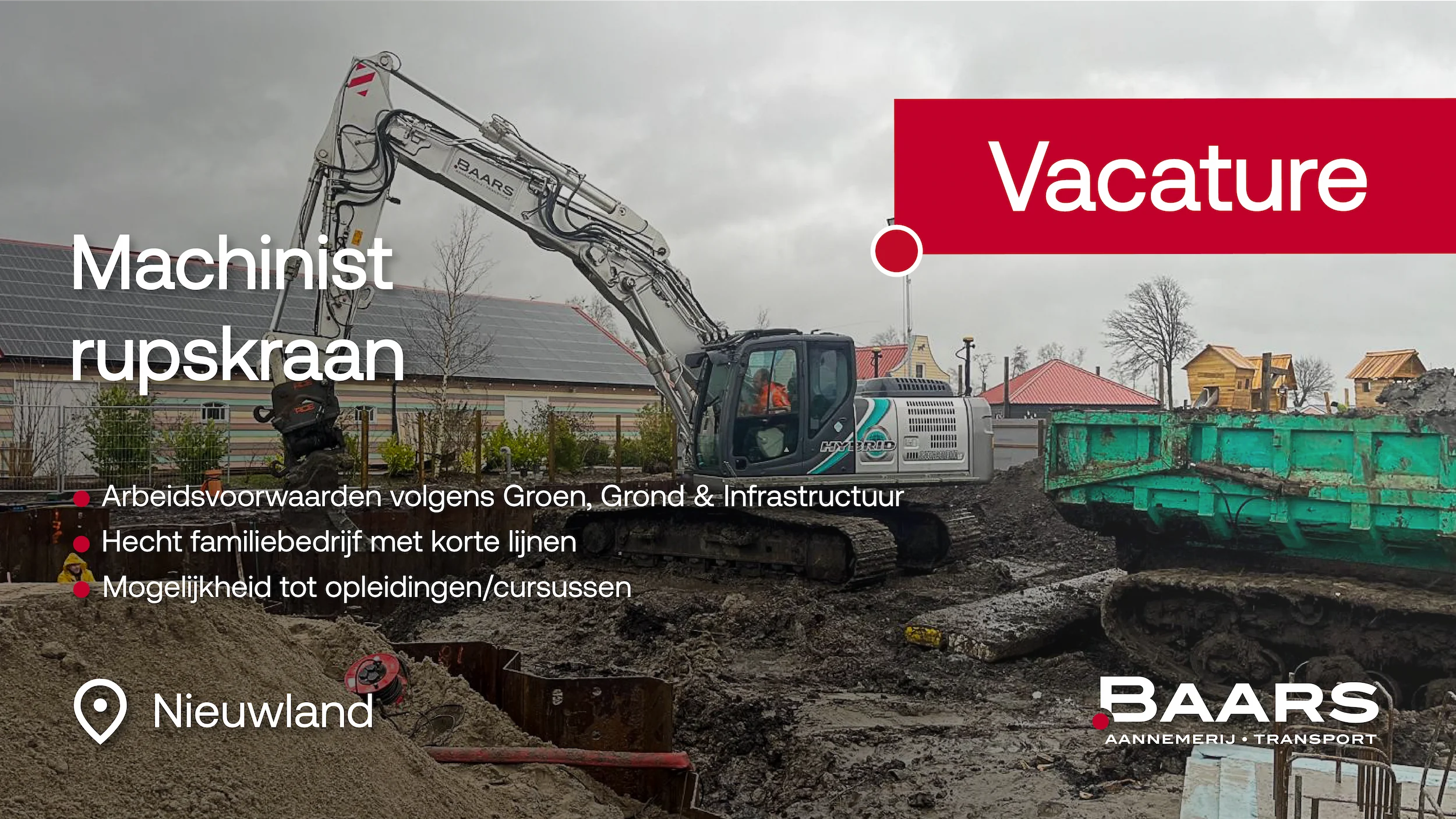 Vacature voor machinist rupskraan bij Baars Aannemerij met een hybride rupskraan tijdens werkzaamheden in nat terrein.