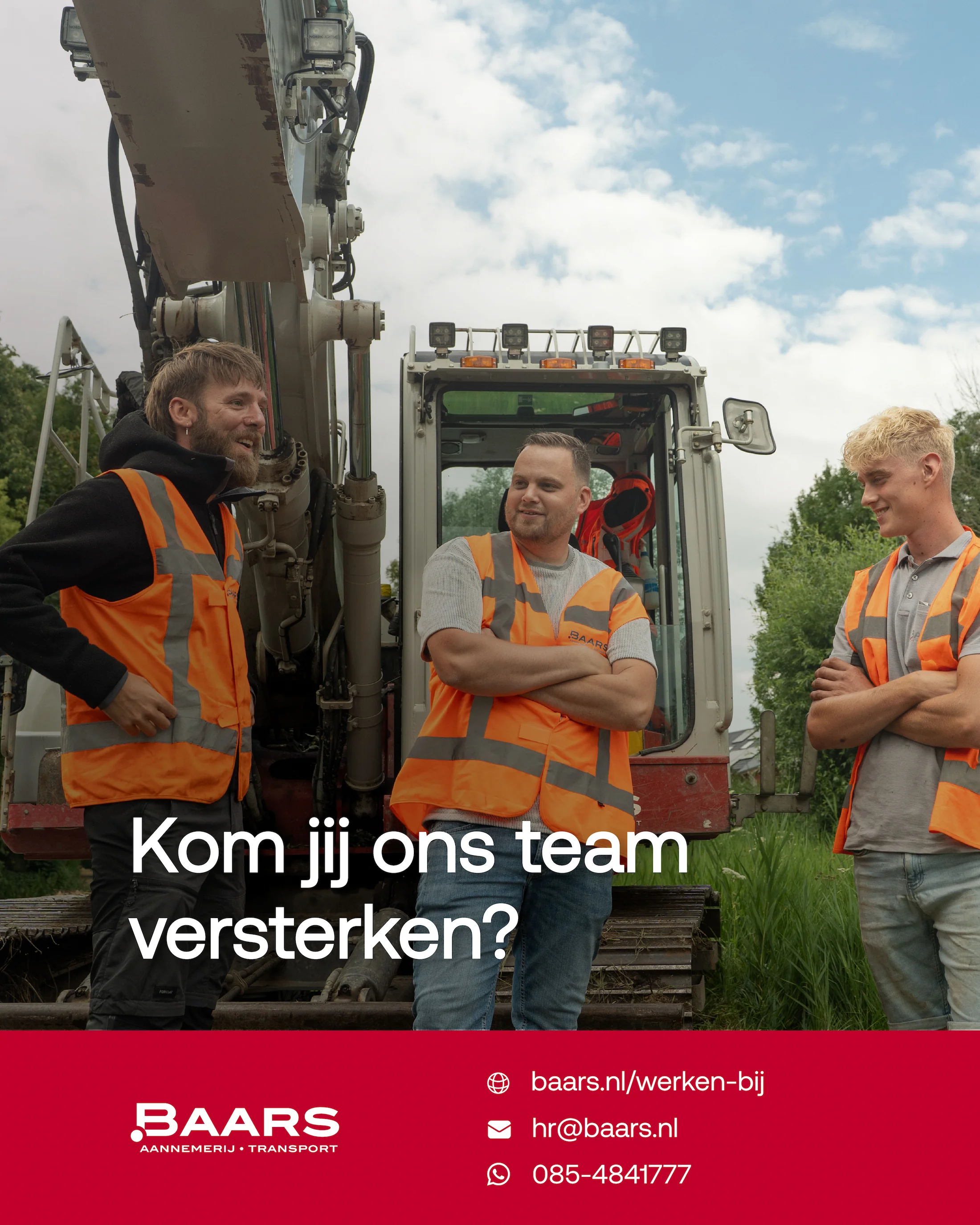 Drie medewerkers van Baars in werkkleding bij een graafmachine, met de tekst "Kom jij ons team versterken?" en contactgegevens voor de vacature.