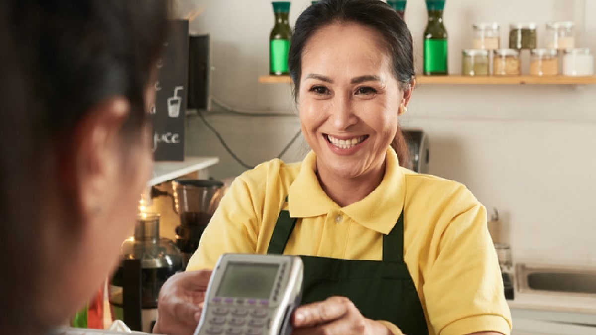 what-does-a-cashier-do