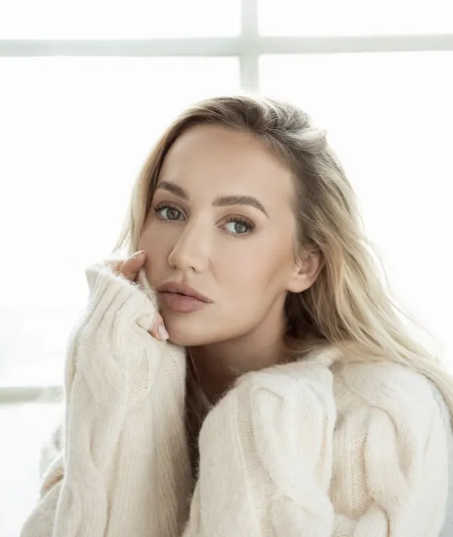 Content Creator Elle Swift with Viewture