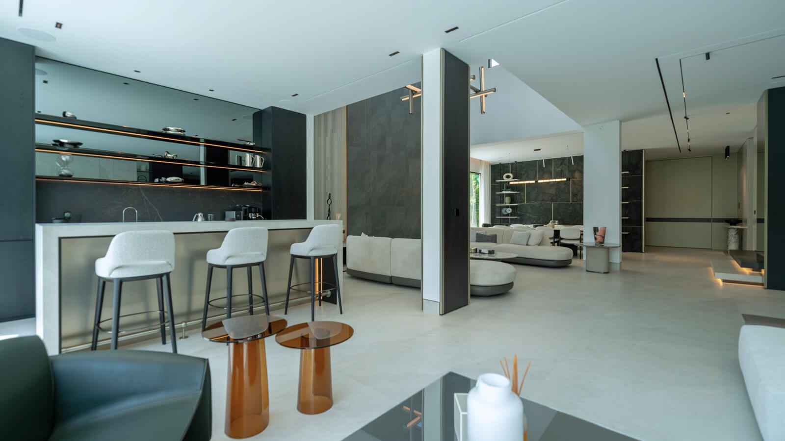 Custom bioclimatic pergola