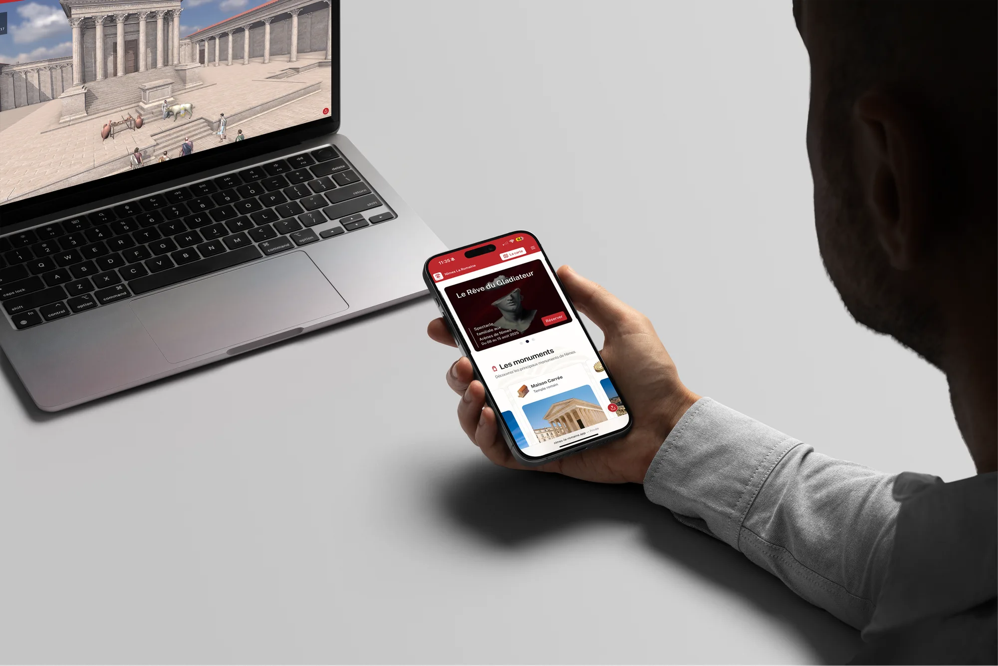 Web App 3D de Nîmes la Romaine ouverte dans le navigateur sur smartphone et ordinateur, sans application à installer