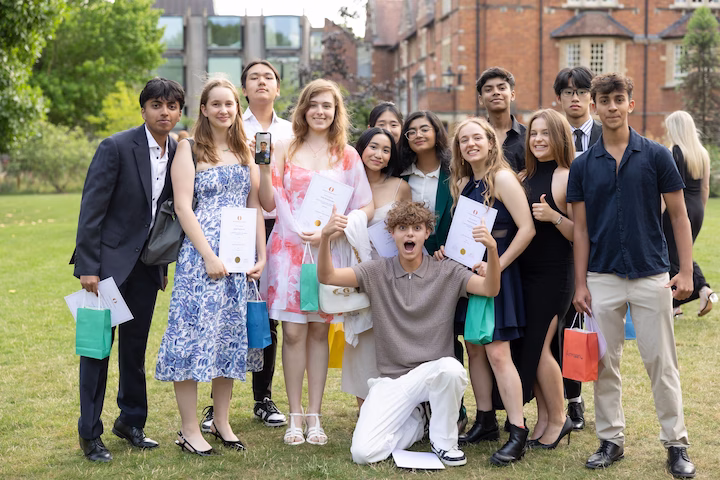 oxford summer courses group of students