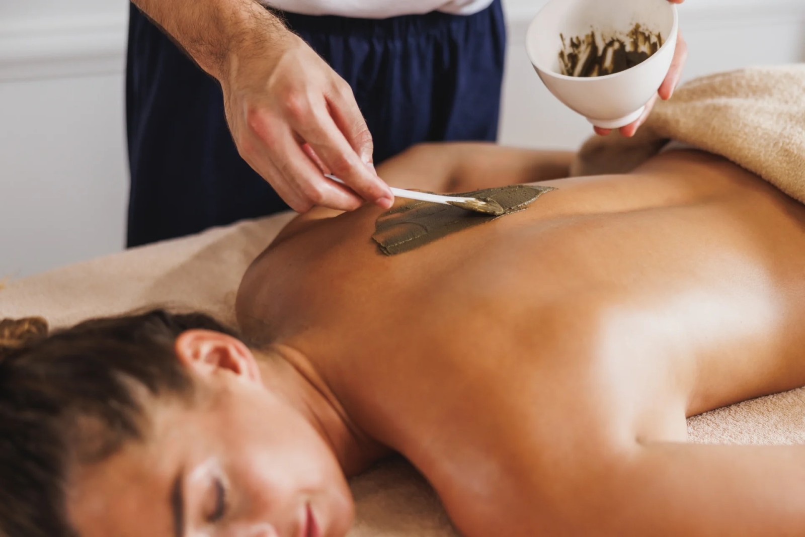 Back Acne Facial in Los Angeles: Your Complete Guide to Clearer Skin