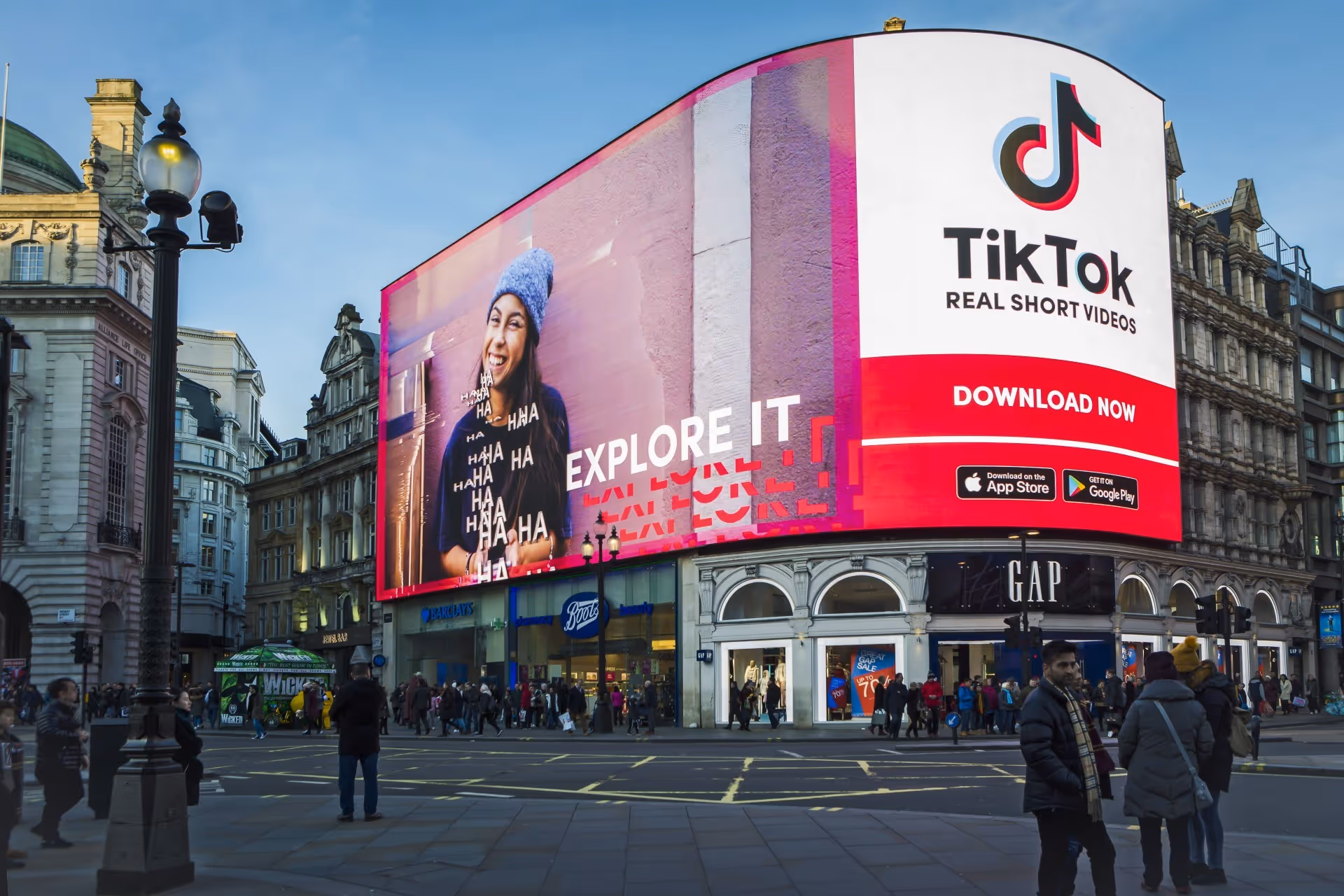 TikTok Billboard, Piccadilly Gardens