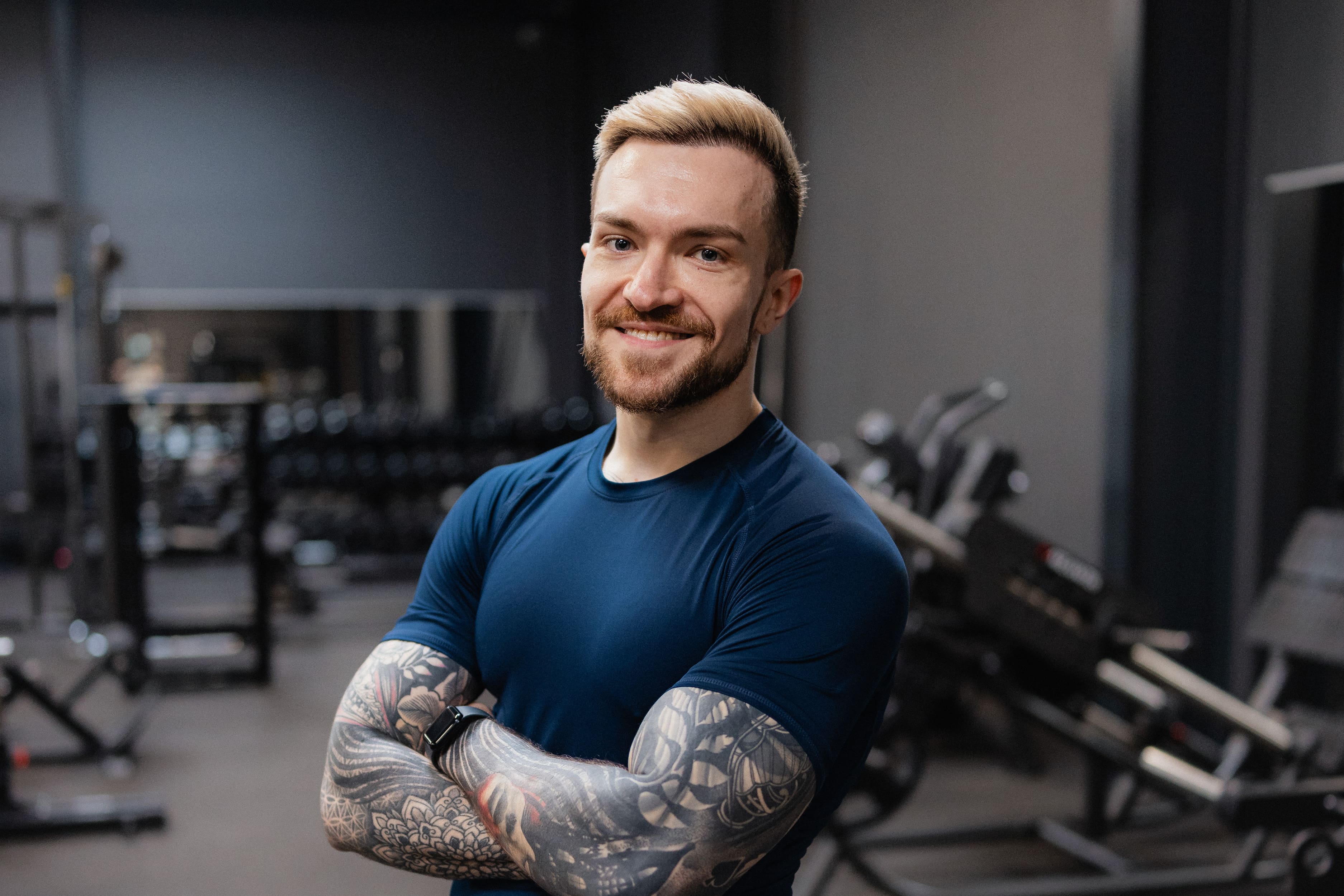 Potrait Fleix Gaida im Fitnessstudio