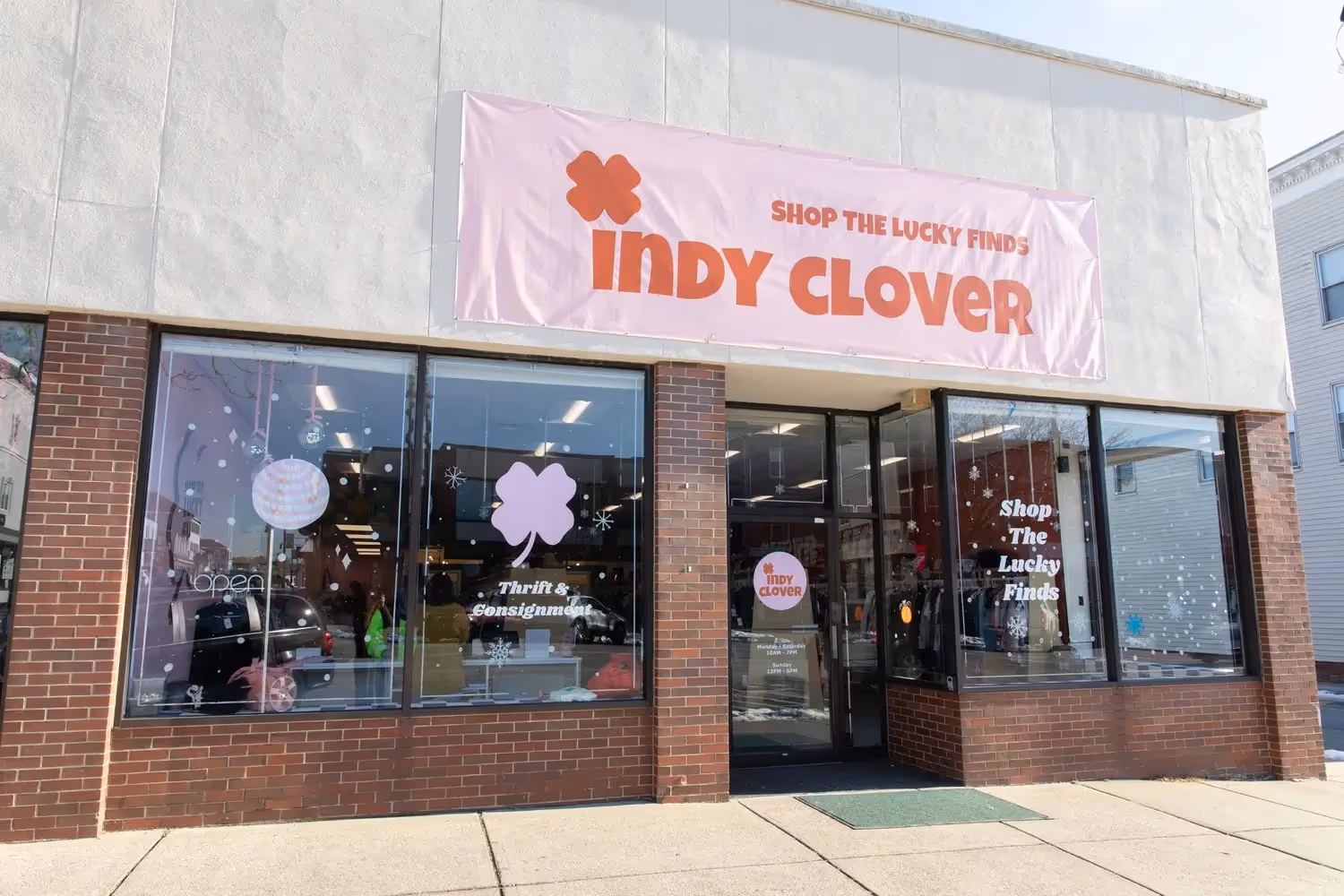 Exterior of Indy Clover where you can shop and sell secondhand
