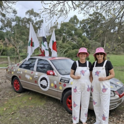 Thorn between two Roses team photo