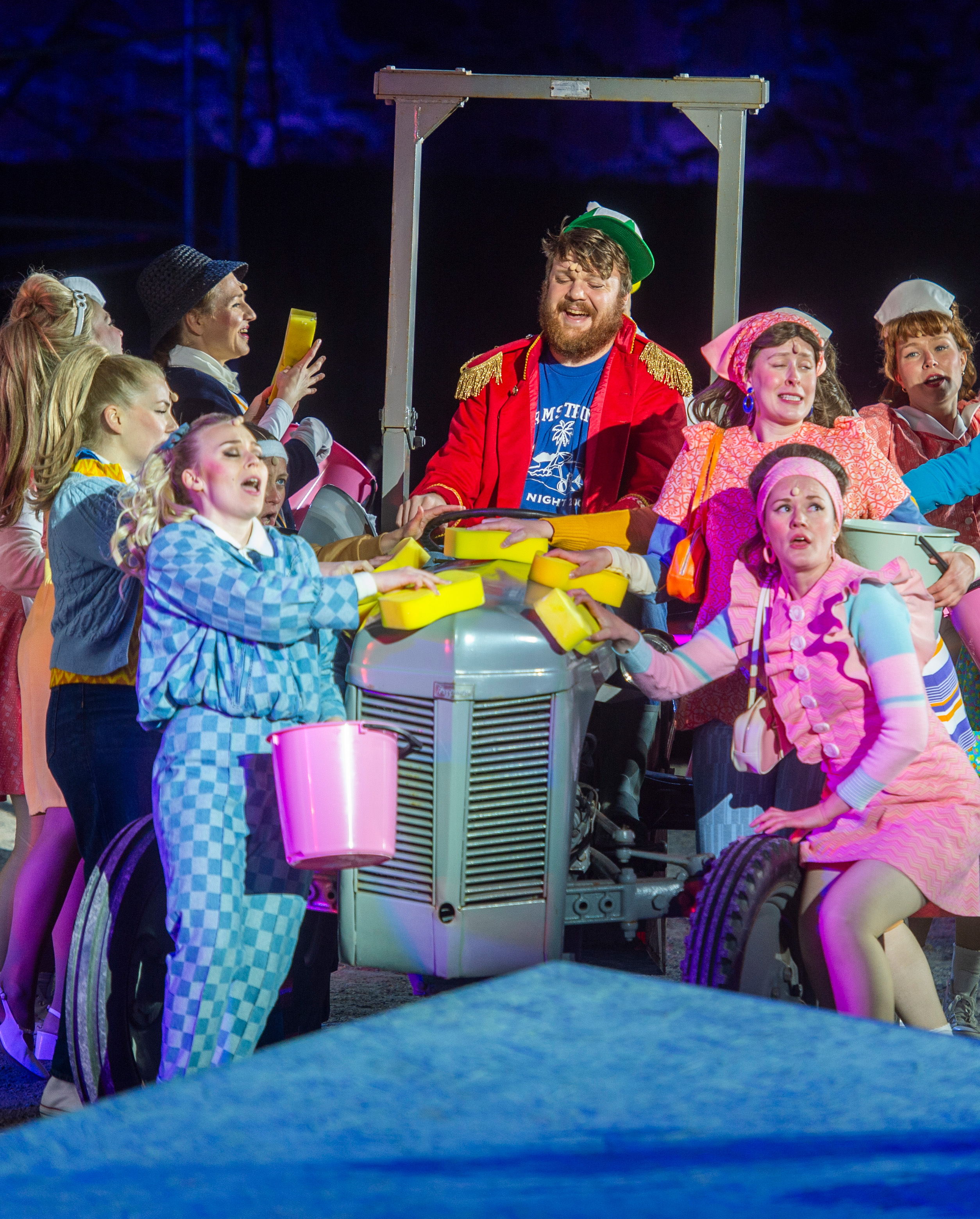 Det Norske Blåseensemble med sin årlige torgkonsert i Halden sentrum. 