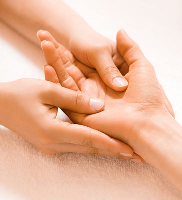 Technique de massage des articulations en action