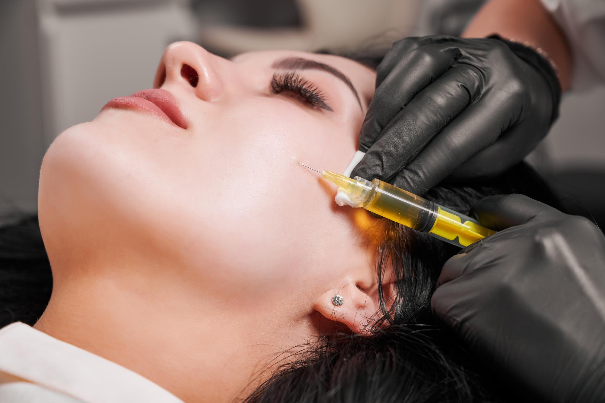 What is a Vampire Facial | Guide | Clinique Main d'Or