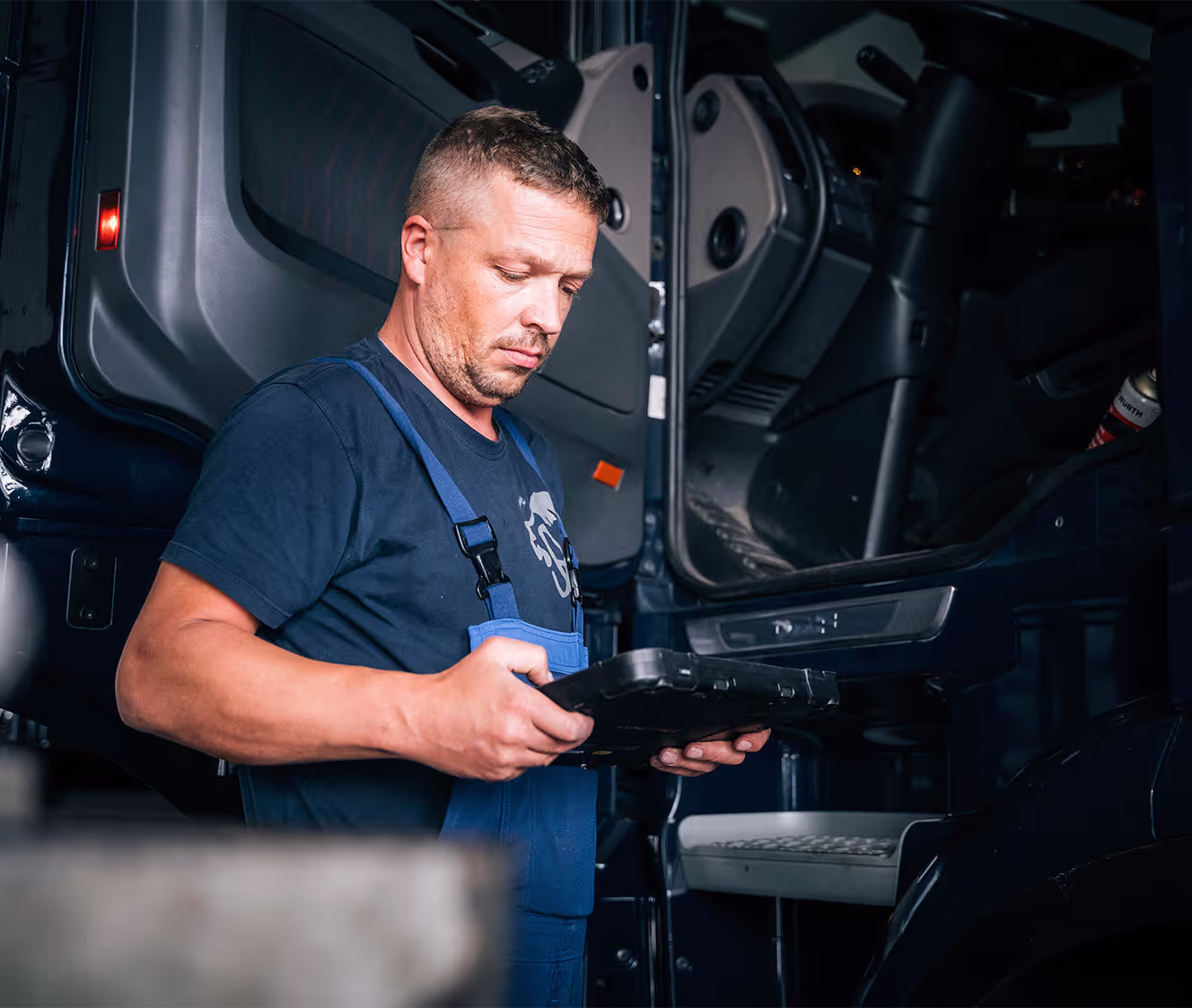 NFZ-Mechatroniker / NFZ-Schlosser