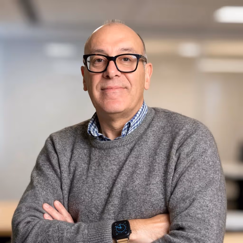 An image of Simon Russell.