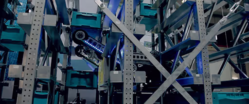 A still from the Fraunhofer IML Video about the innovative prototype Rack Racer