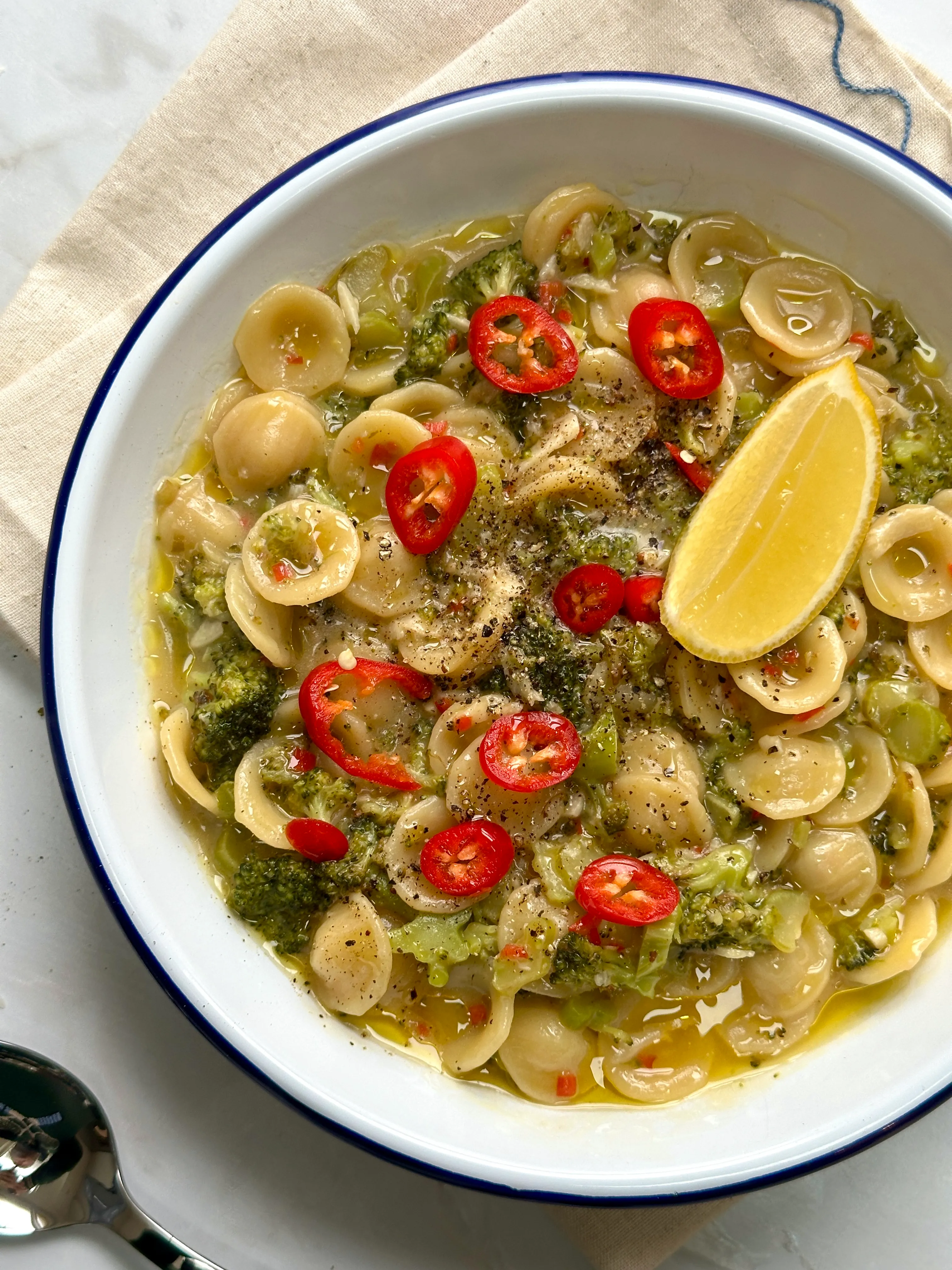 Broccoli, Chilli & Garlic Orecchiette (One Pot One Portion)