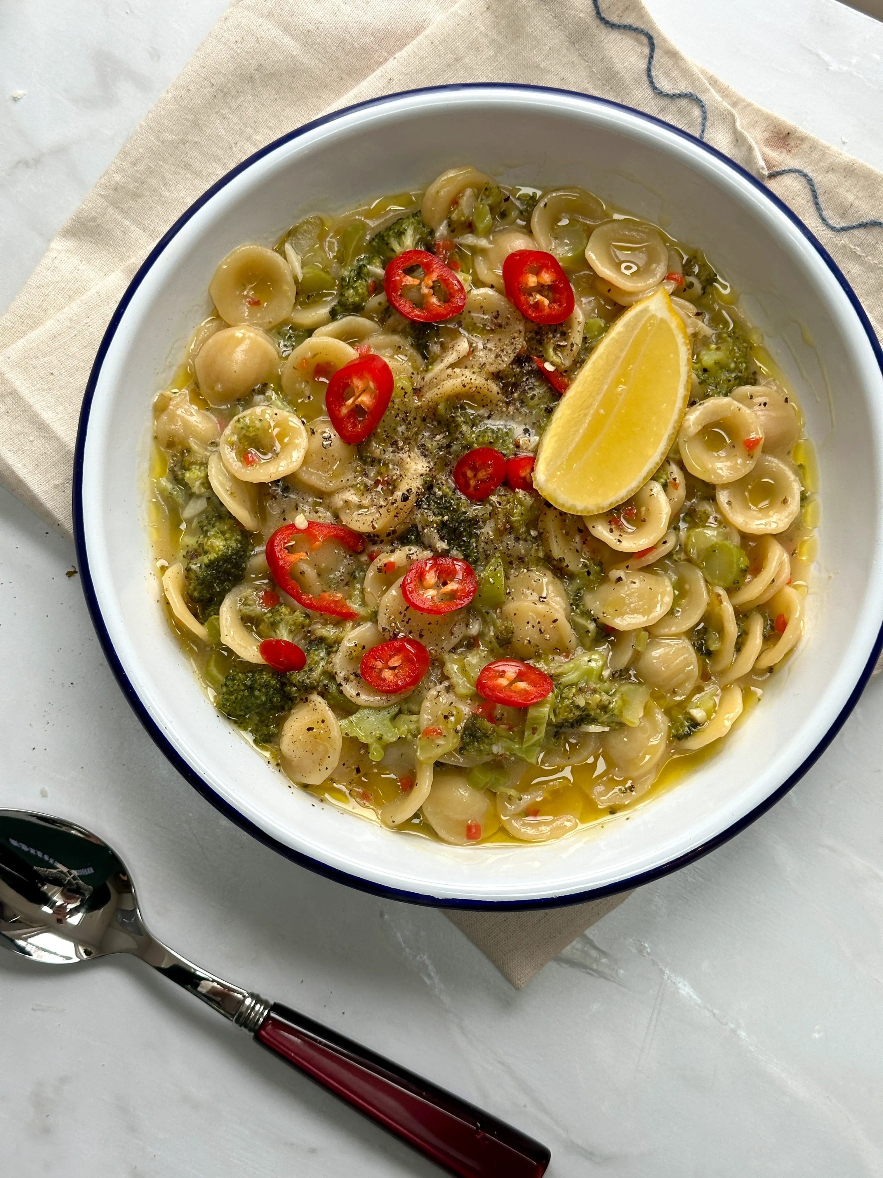 Broccoli, Chilli & Garlic Orecchiette (One Pot One Portion)