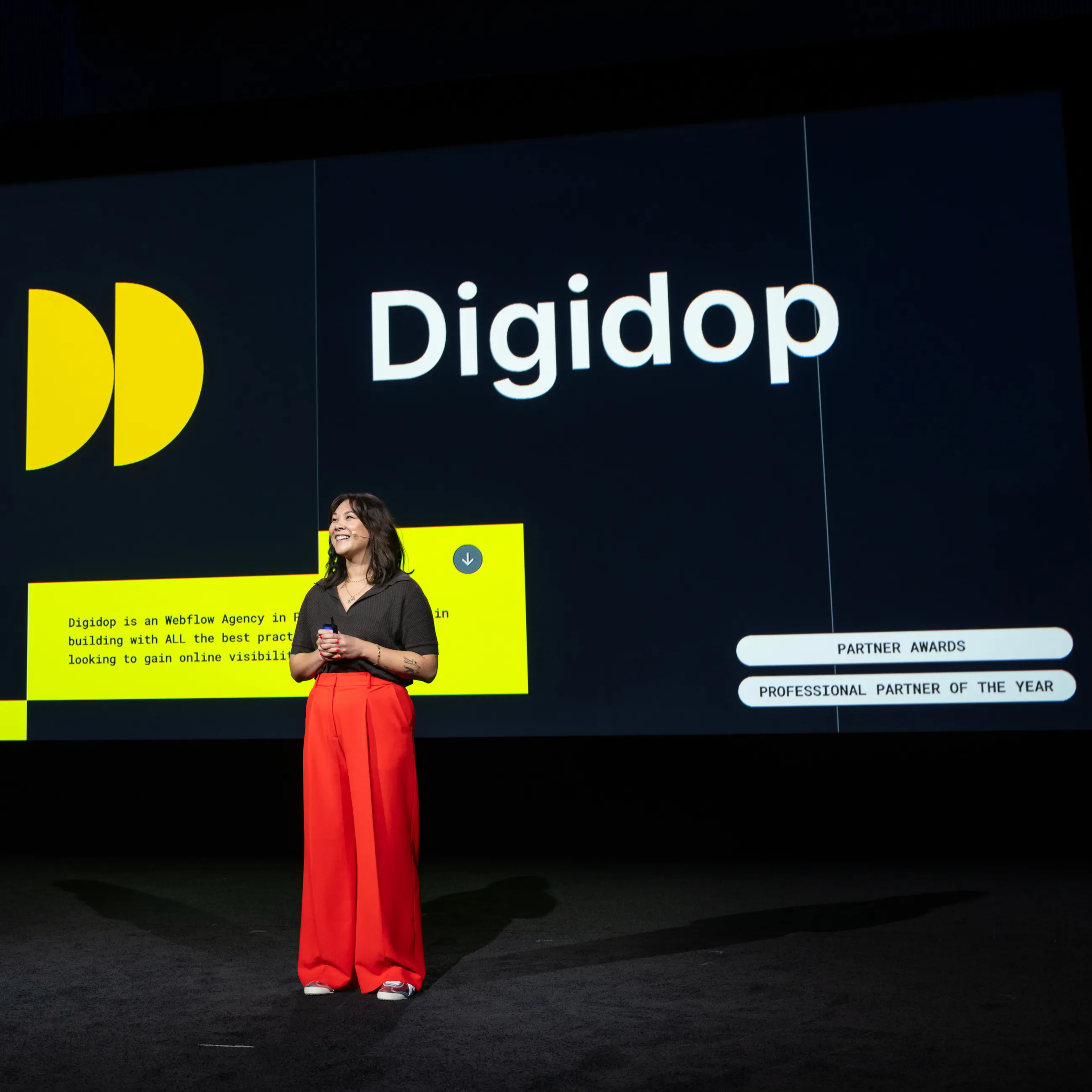 Annonce sur scène de Digidop lors des Webflow Awards 2023, lorsque l’agence est devenue la première agence française à remporter le prix Professional Partner of the Year.