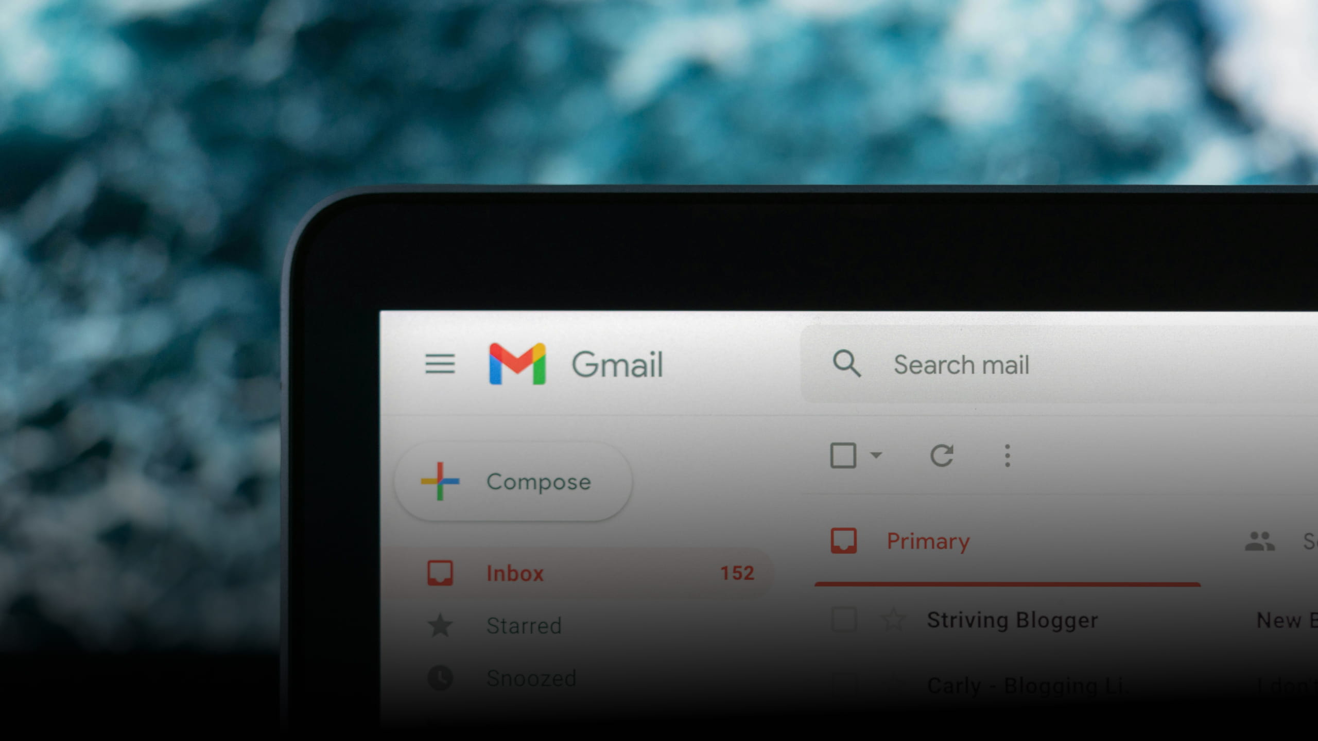 Screenshot of the Gmail interface on a computer, showing the inbox with 152 unread emails in the “Primary” tab.