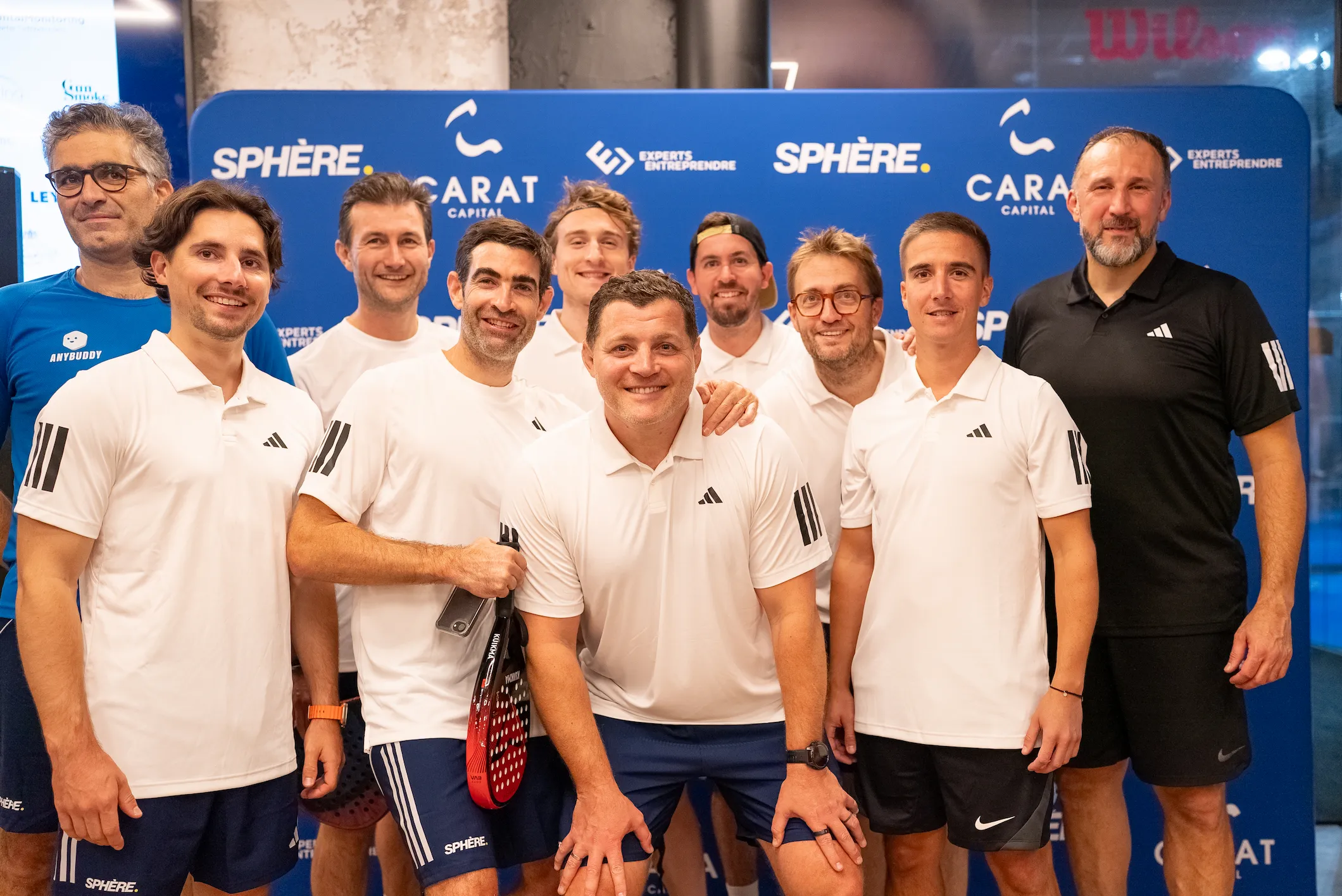Team photo at a Sphère event with Benjamin Kayser, bringing together entrepreneurs and athletes around padel.