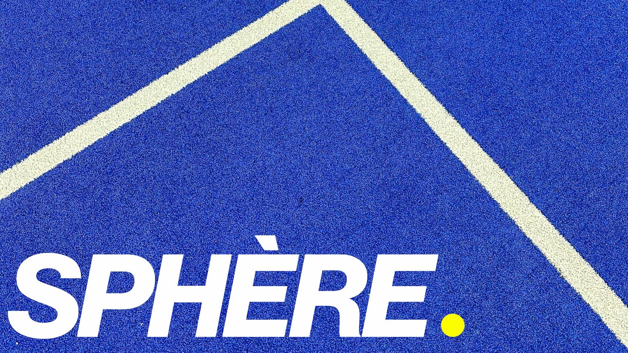 Logo Sphère sur fond de court de padel
