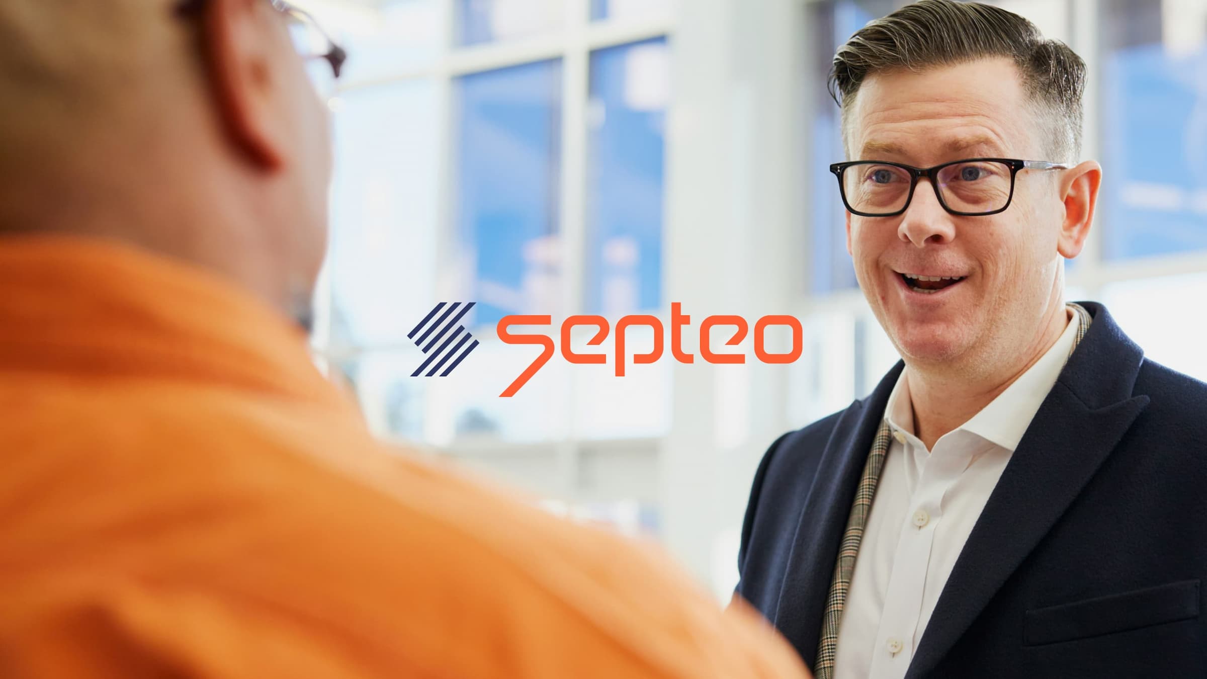 Logo Septeo with people talking