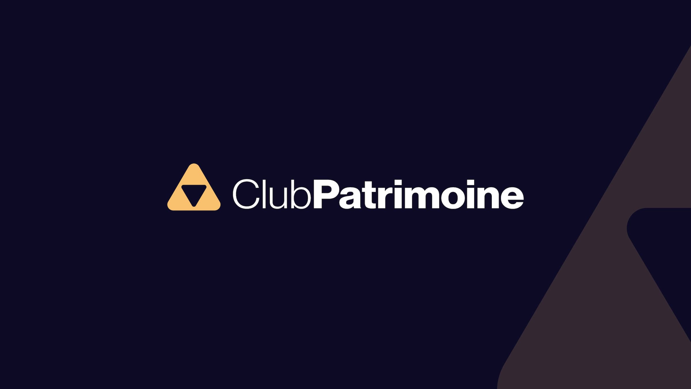 Background bleuté avec le logo de Club Patrimoine en blanc