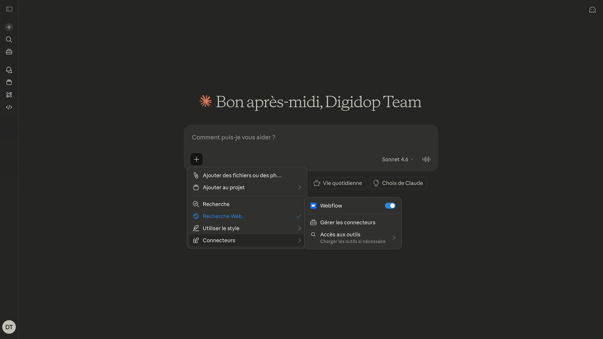 Interface Claude avec menu des connecteurs ouvert montrant l’intégration Webflow activée
