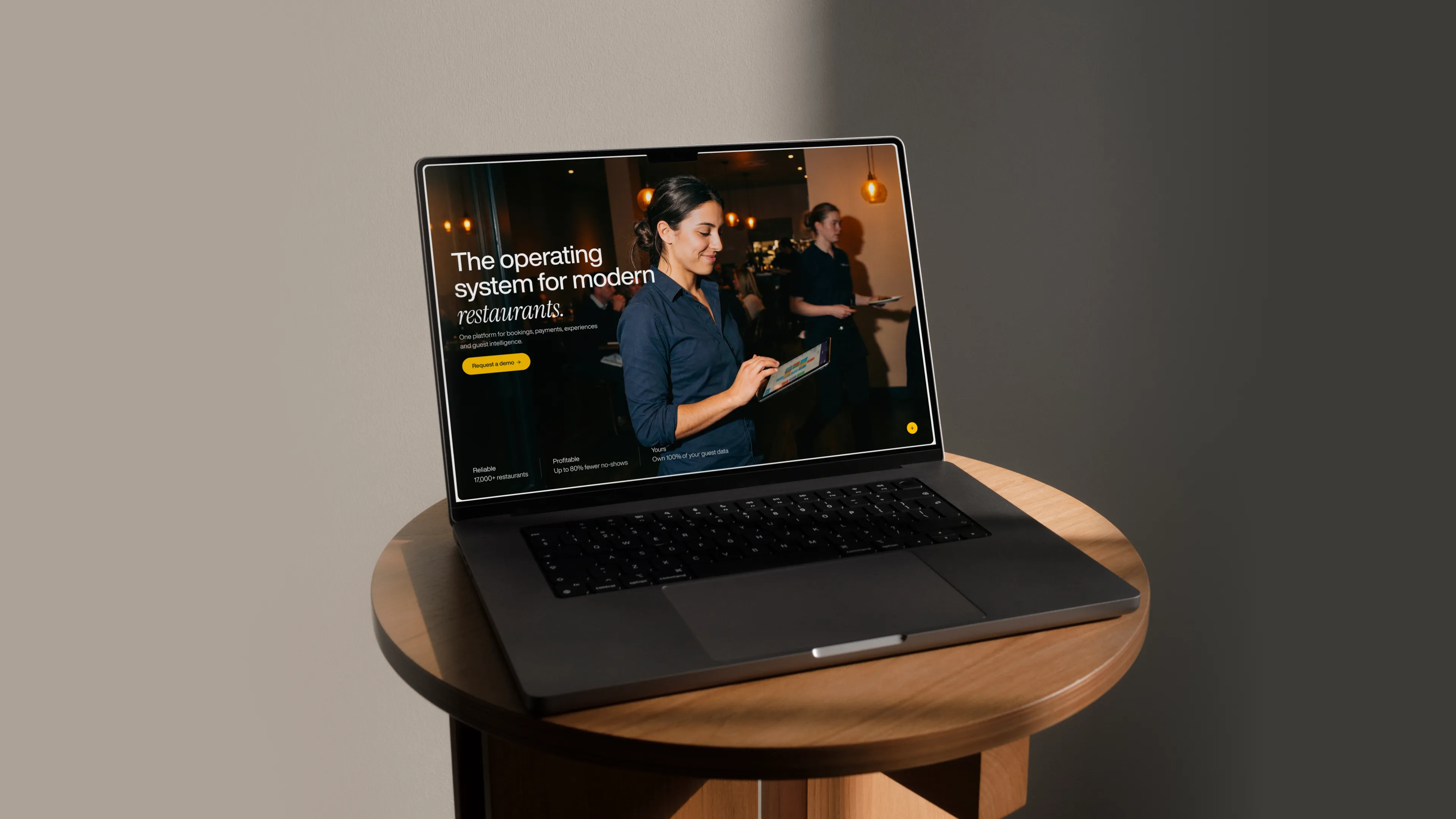 MacBook mockup showcasing the final CoverManager website after its migration to Webflow Enterprise.