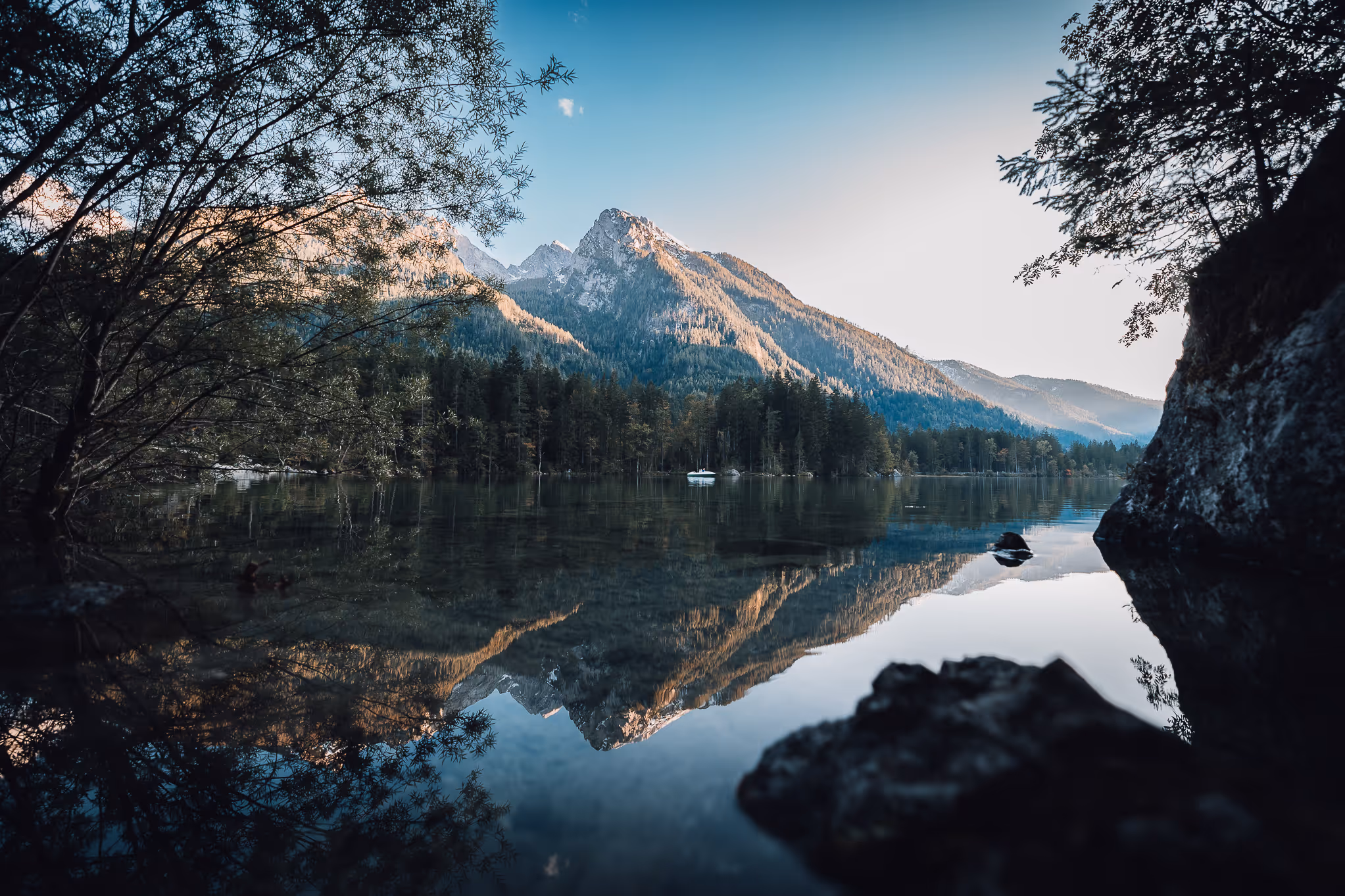 Mountain and lake scenery in the dawn.