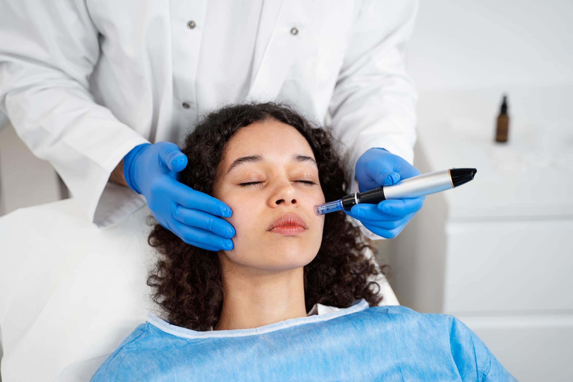 Licensed skincare expert at Glow & Grace Aesthetics, representing the Best Aesthetic Clinic in Ocala, FL, specializing in advanced skin treatments like Hydrafacial and skin stylus microneedling.