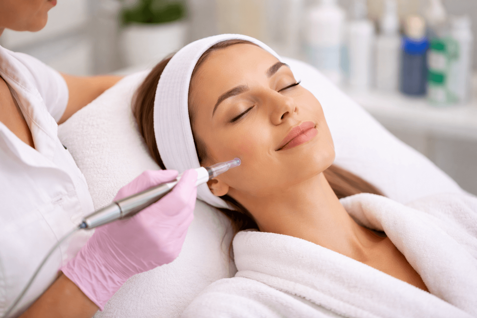 woman receiving skincare treatment for hyperpigmentation in Florida spa