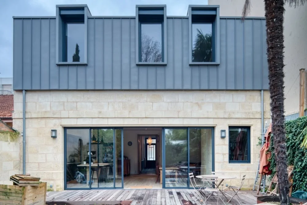 maison avec une surélévation