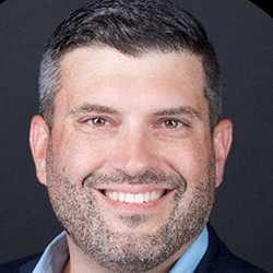 Nate Smolenski, jefe de Riesgo y Servicios de RI en Cyera