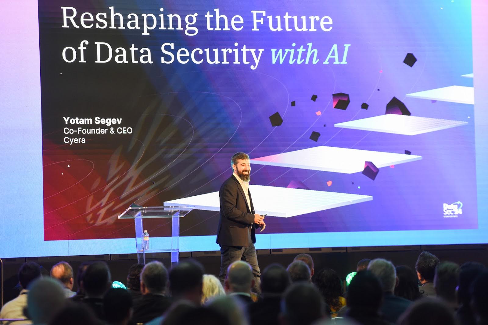 Captura de pantalla de la plataforma de seguridad de datos de Cyera que muestra la clasificación de activos