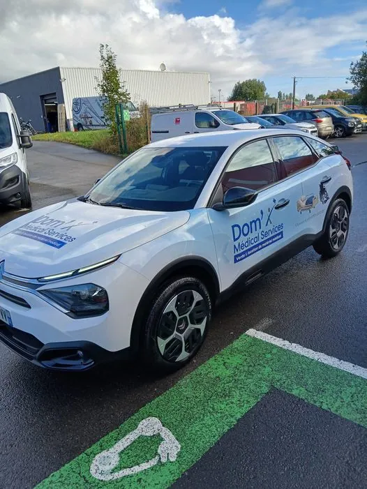 Nouveau flocage de la voiture Dom'Medical Services