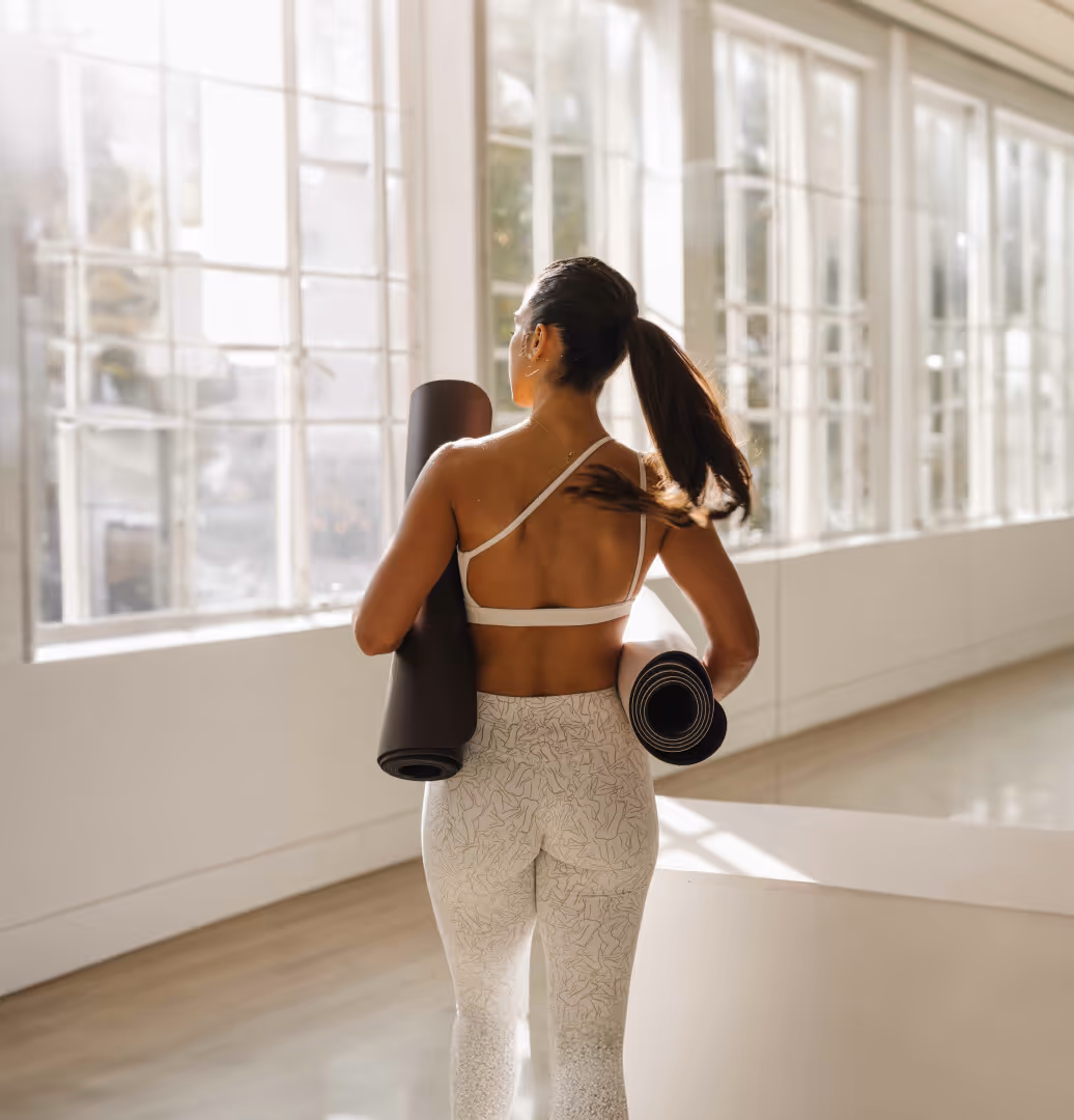 Stef Williams trainer for the WeGLOW workout app for women