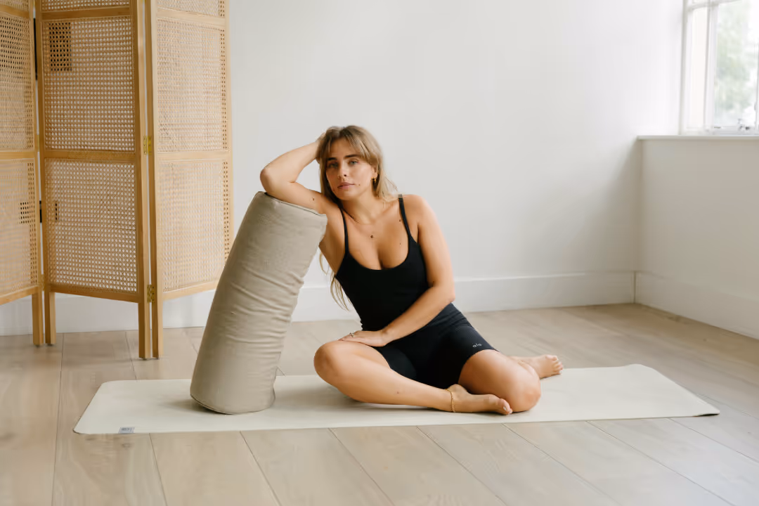 Mara Cimatoribus yoga and barre trainer for WeGLOW workout app for women