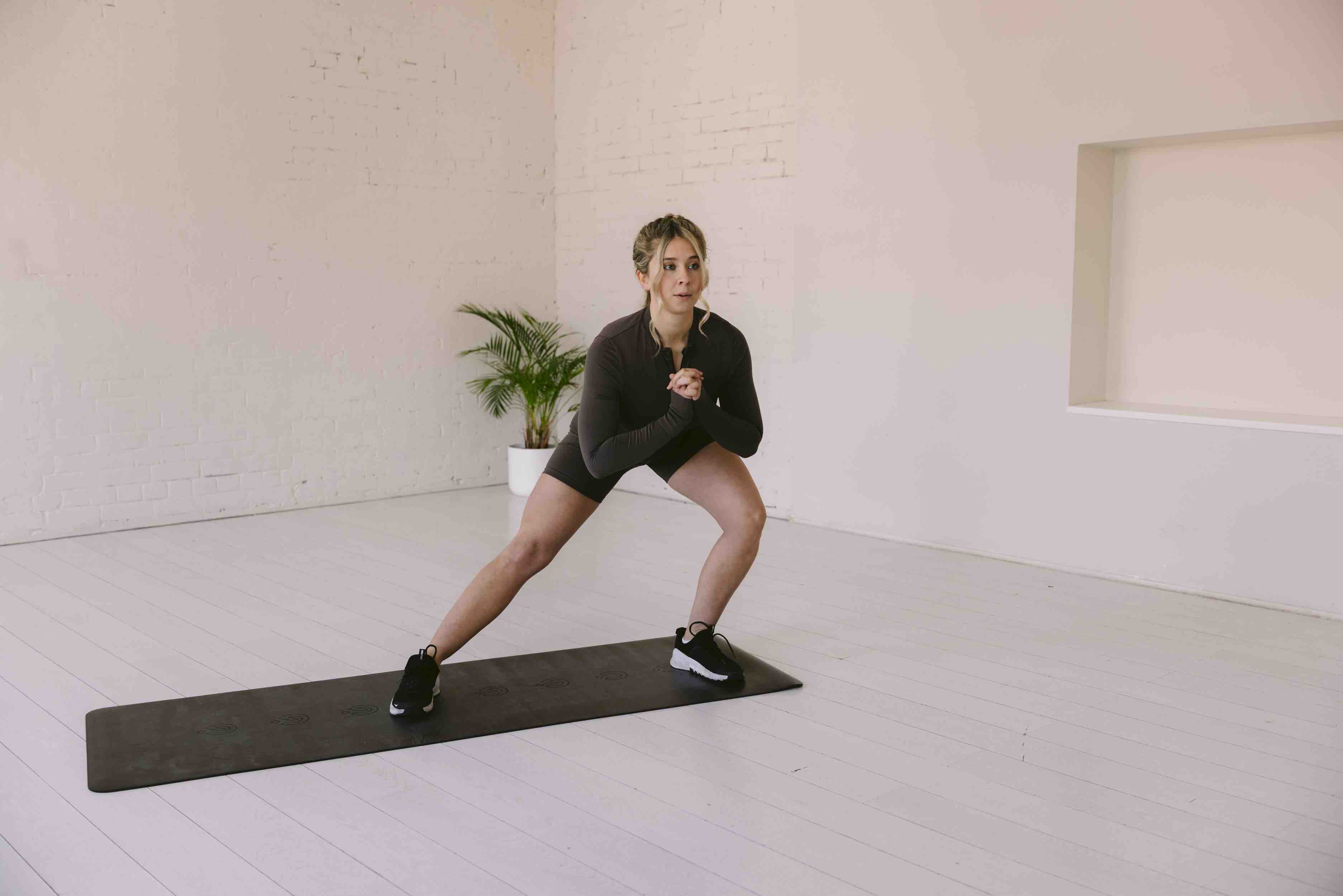 Anna Hage WeGLOW Pregnancy Workout Trainer Side Plank