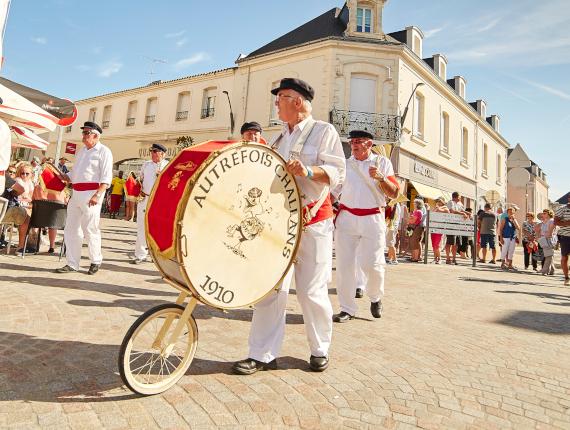 Participant costumé lors du défilé de l'évènement Autrefois Challans 