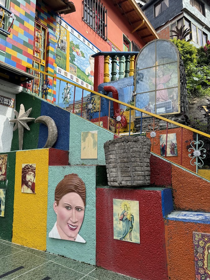 Callejón Julia Pastusa, painted pedestrian street in Guatapé, additional view