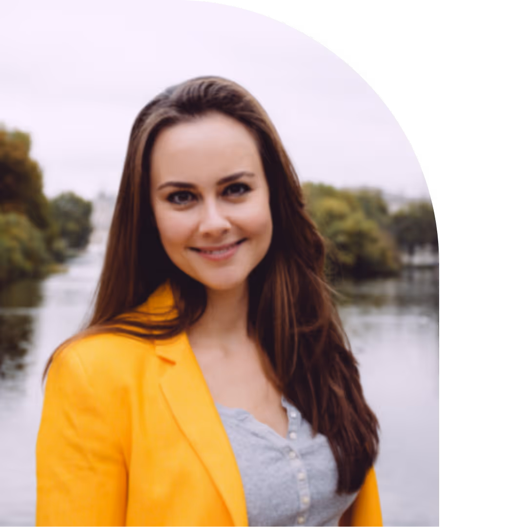 Celia Ouellette Headshot