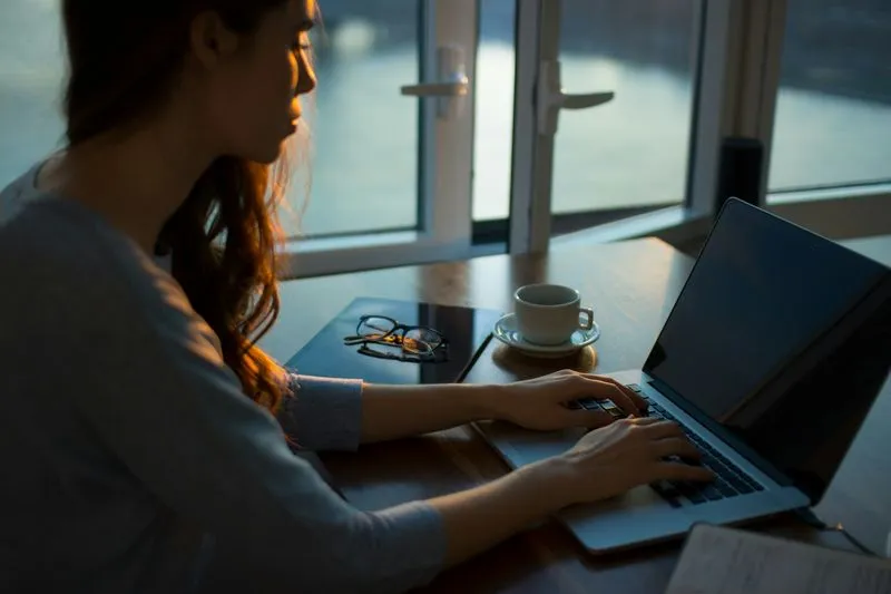 woman with laptop